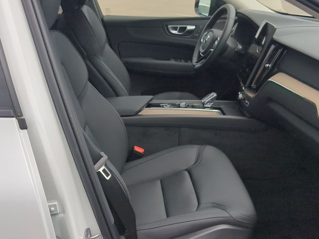 Thumbnail: 2026 Volvo XC60 - 11