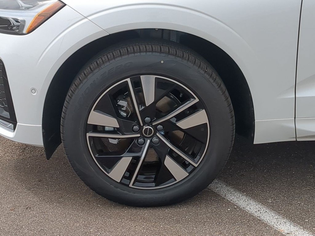 Thumbnail: 2026 Volvo XC60 - 8