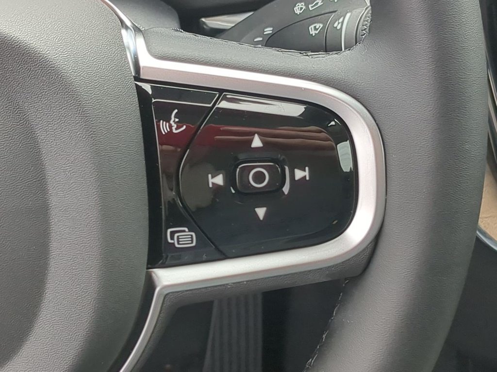 Thumbnail: 2026 Volvo XC60 - 28