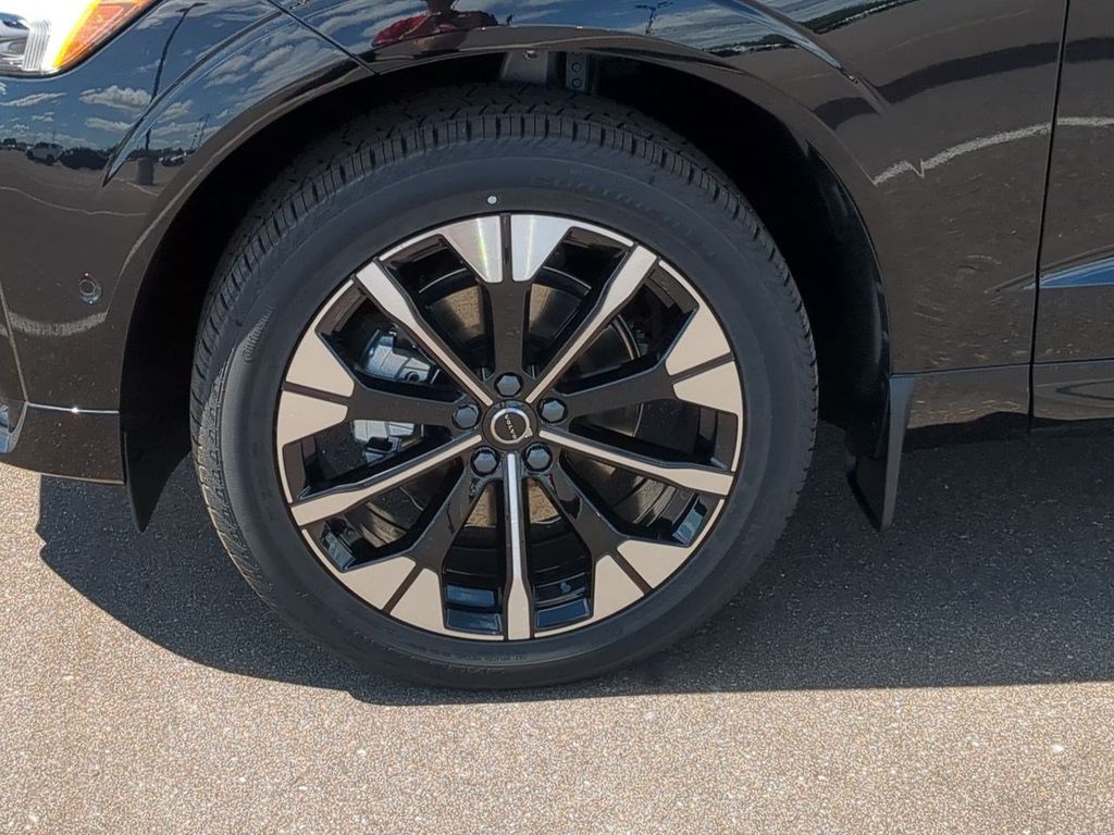 Thumbnail: 2026 Volvo XC60 - 8