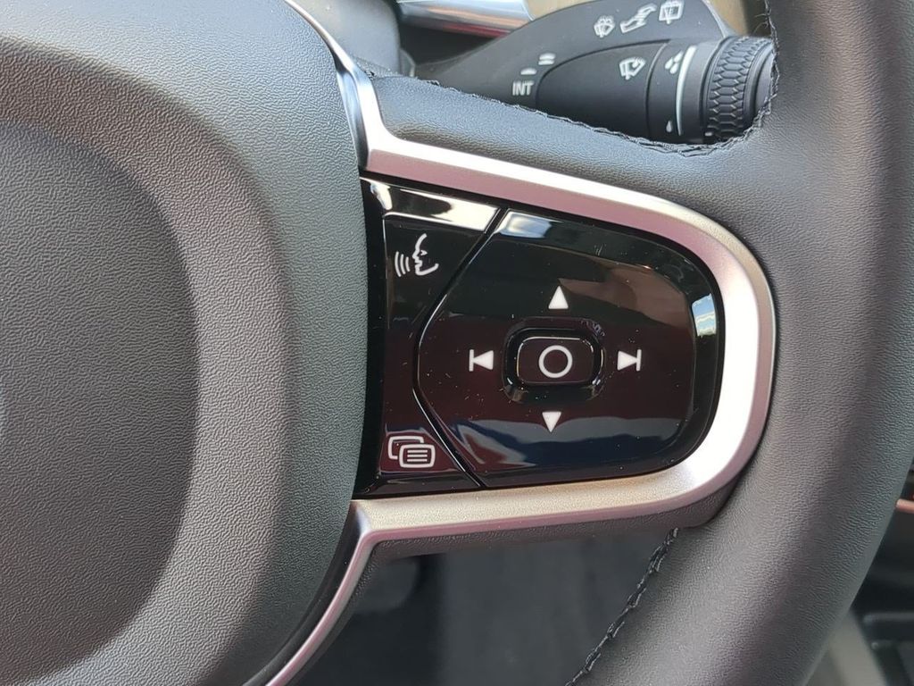 Thumbnail: 2026 Volvo XC60 - 28