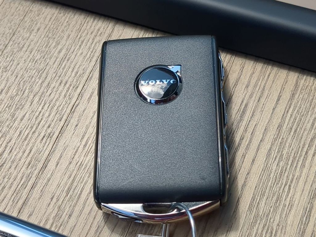 Thumbnail: 2026 Volvo XC60 - 17