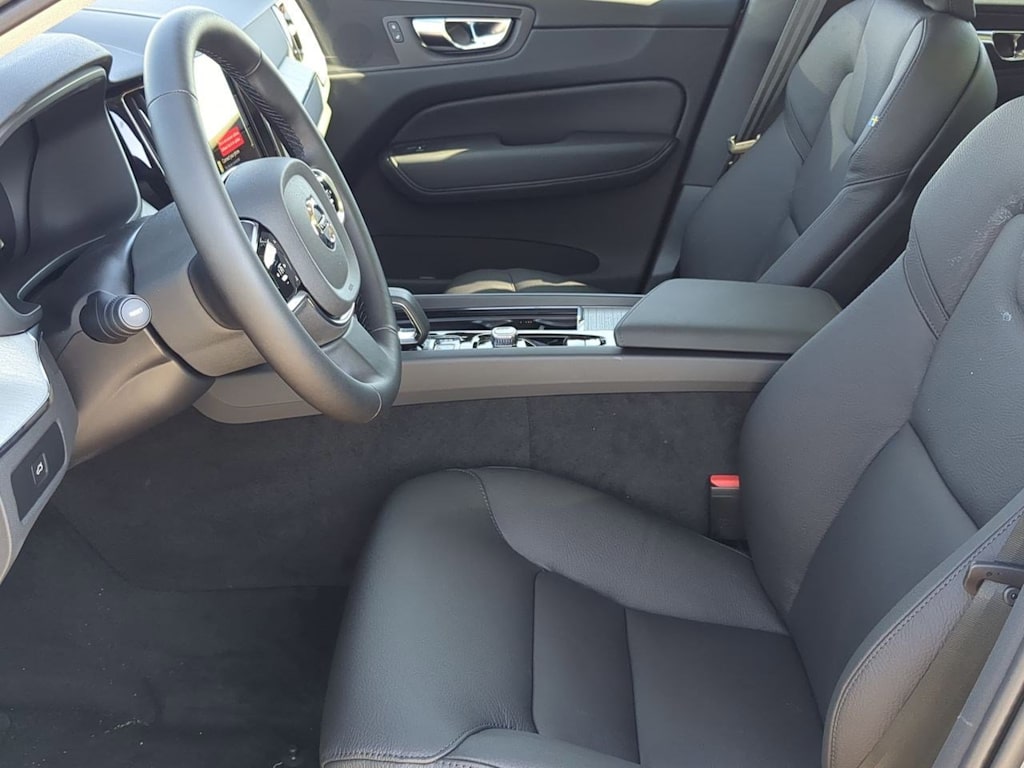 2025 Volvo XC60 B5 Plus 11