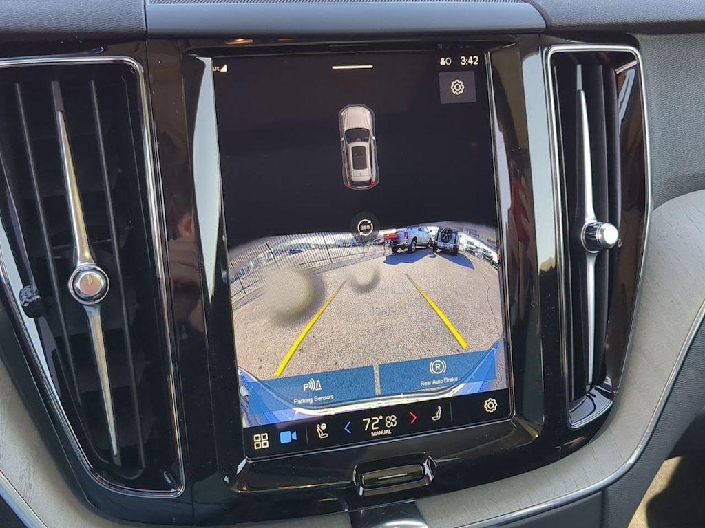 2025 Volvo XC60 B5 Plus 34