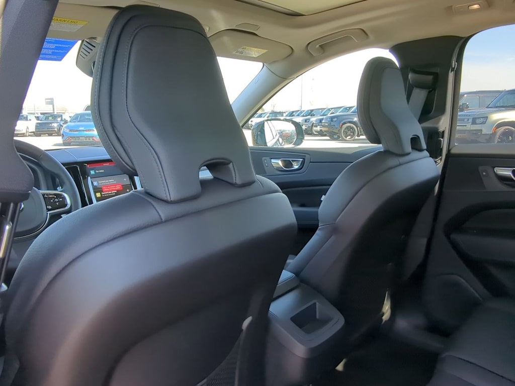 2025 Volvo XC60 B5 Plus 12