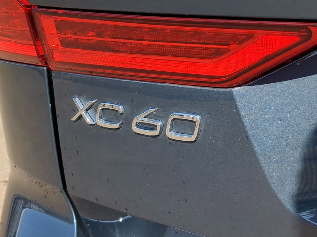 2025 Volvo XC60 B5 Plus 7