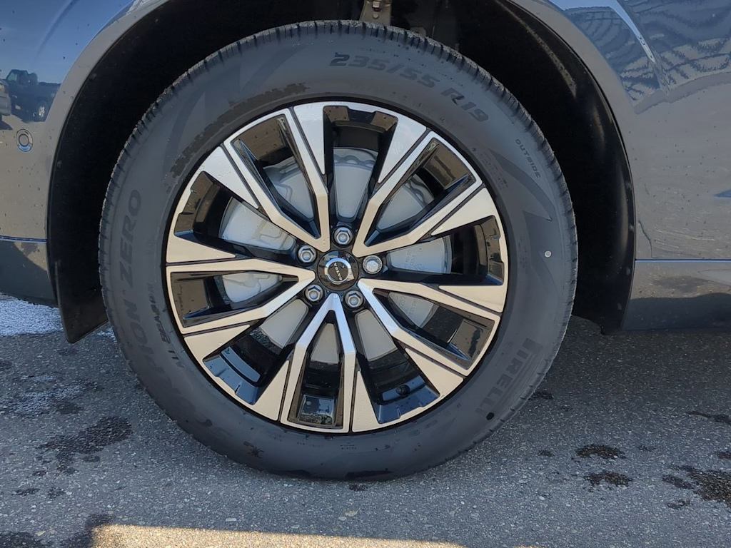 2025 Volvo XC60 B5 Plus 8