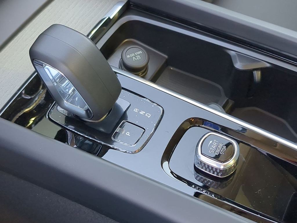 2025 Volvo XC60 B5 Plus 15