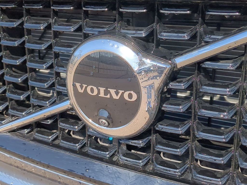 2025 Volvo XC60 B5 Plus 9