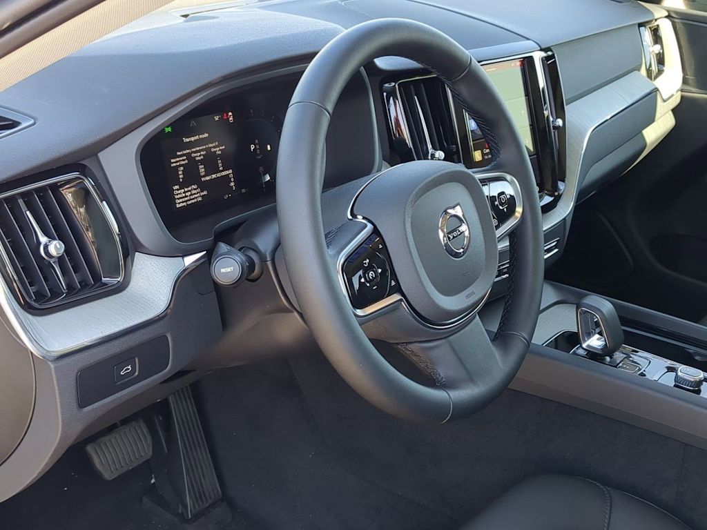 2025 Volvo XC60 B5 Plus 2
