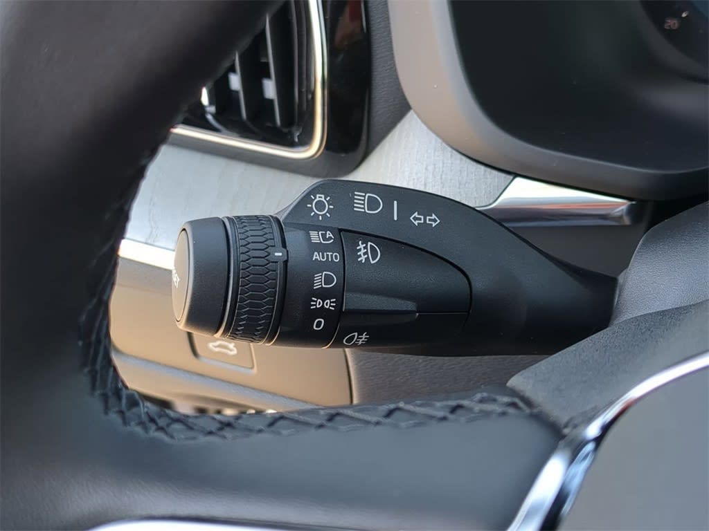 Thumbnail: 2025 Volvo XC60 - 33