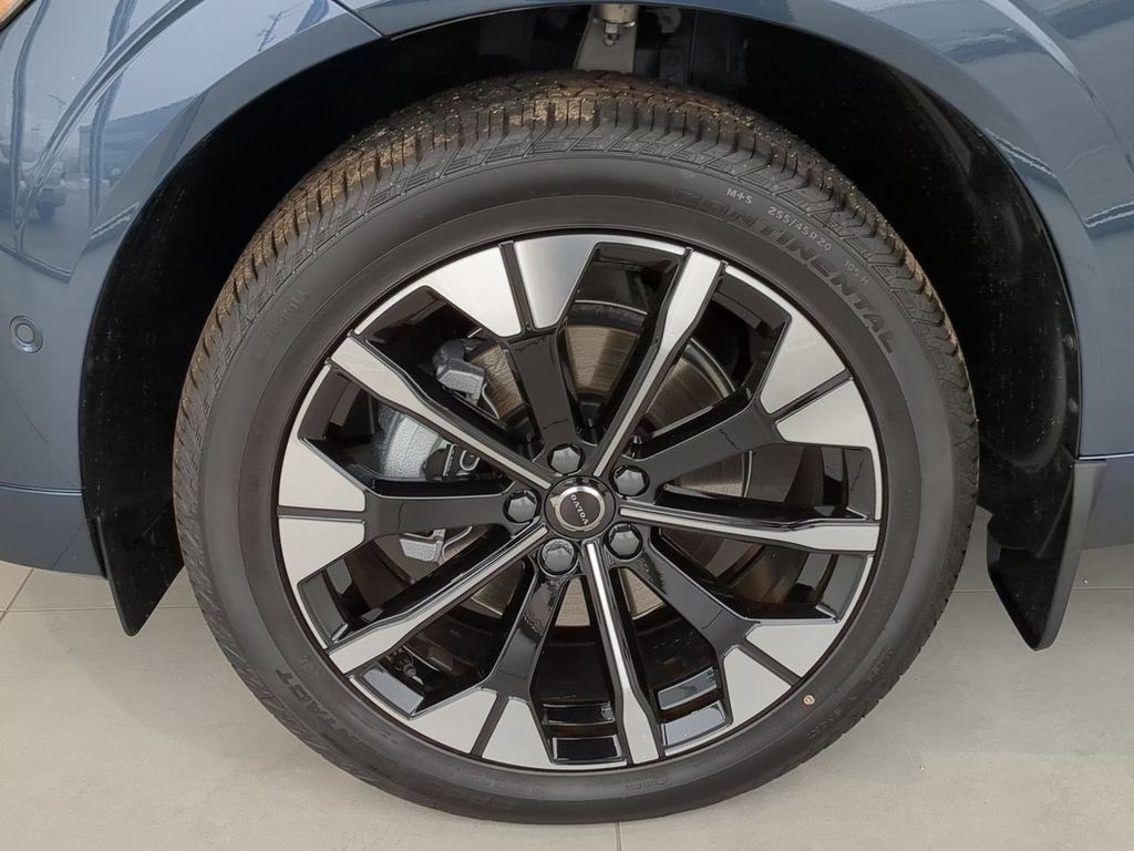 2026 Volvo XC60 Plus