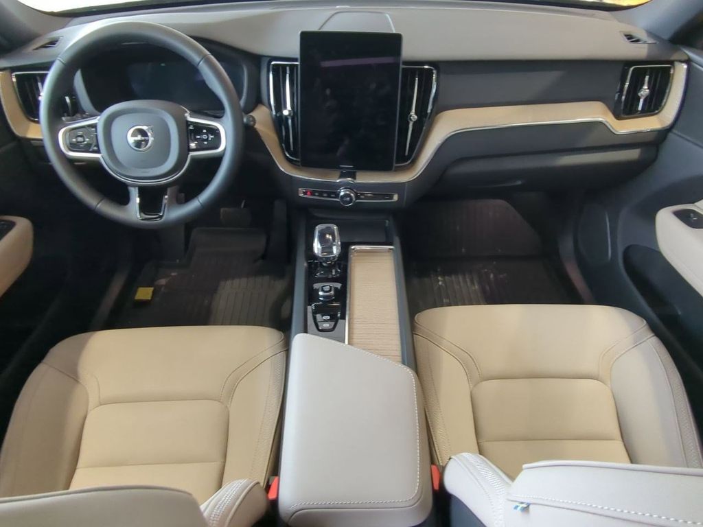 2026 Volvo XC60 Plus