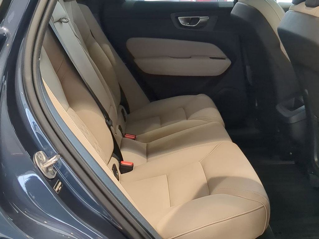 Thumbnail: 2026 Volvo XC60 - 18