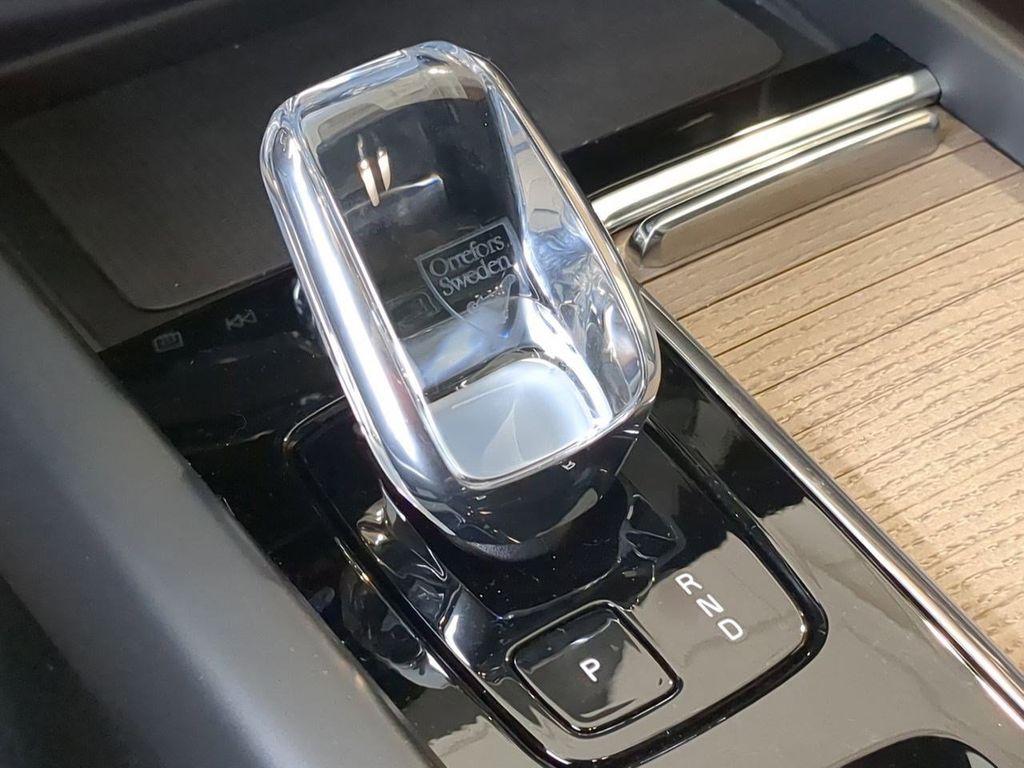 Thumbnail: 2026 Volvo XC60 - 11