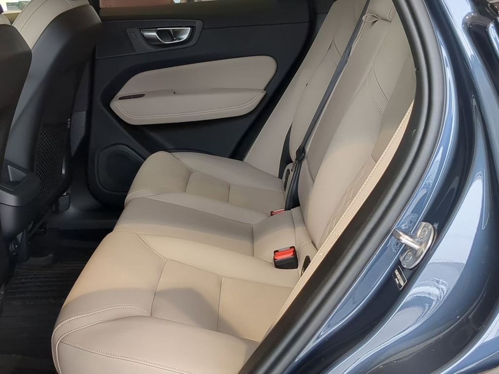 Thumbnail: 2026 Volvo XC60 - 17
