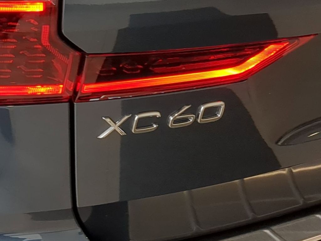 Thumbnail: 2026 Volvo XC60 - 15