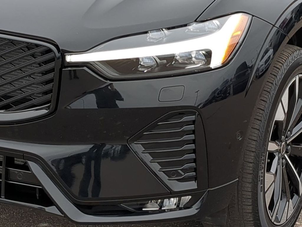 Thumbnail: 2026 Volvo XC60 - 21