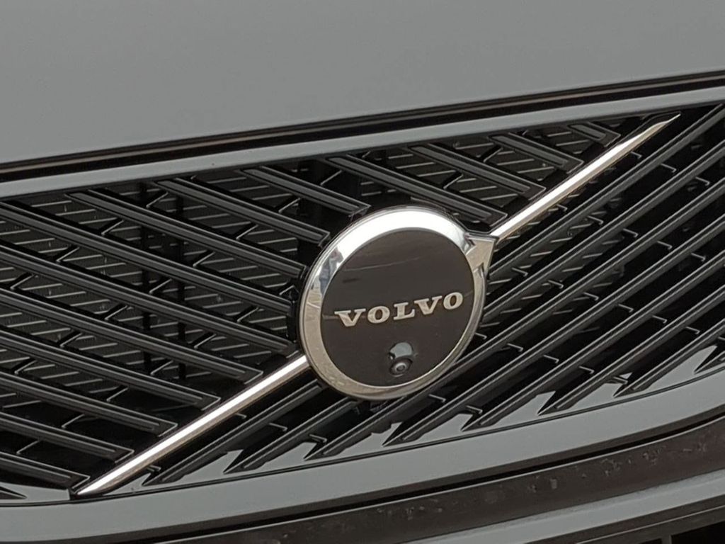 Thumbnail: 2026 Volvo XC60 - 7