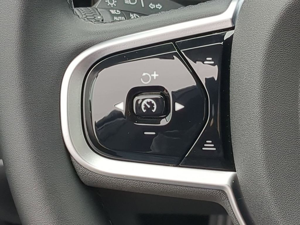 Thumbnail: 2026 Volvo XC60 - 26