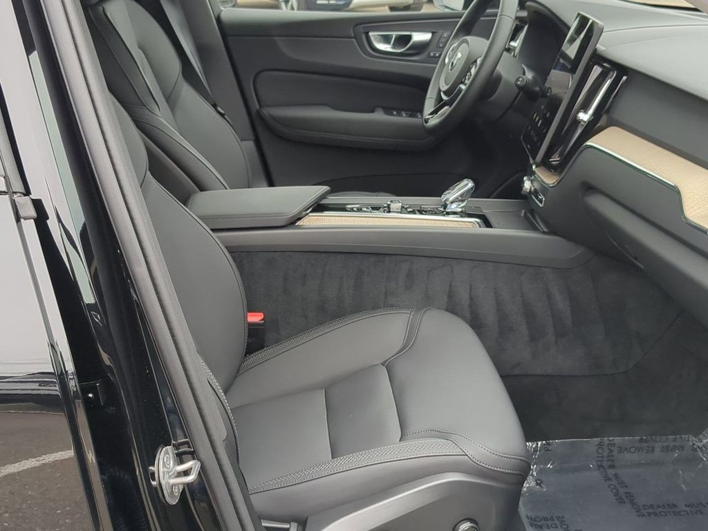 Thumbnail: 2026 Volvo XC60 - 11