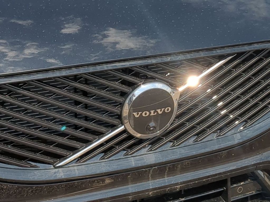 Thumbnail: 2026 Volvo XC60 - 7