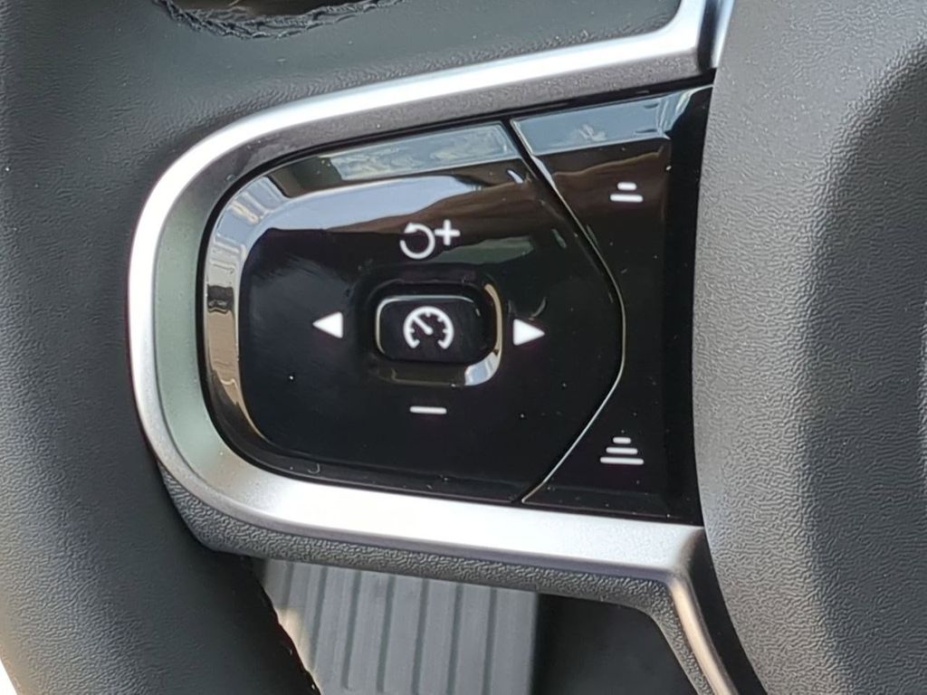 Thumbnail: 2026 Volvo XC60 - 27