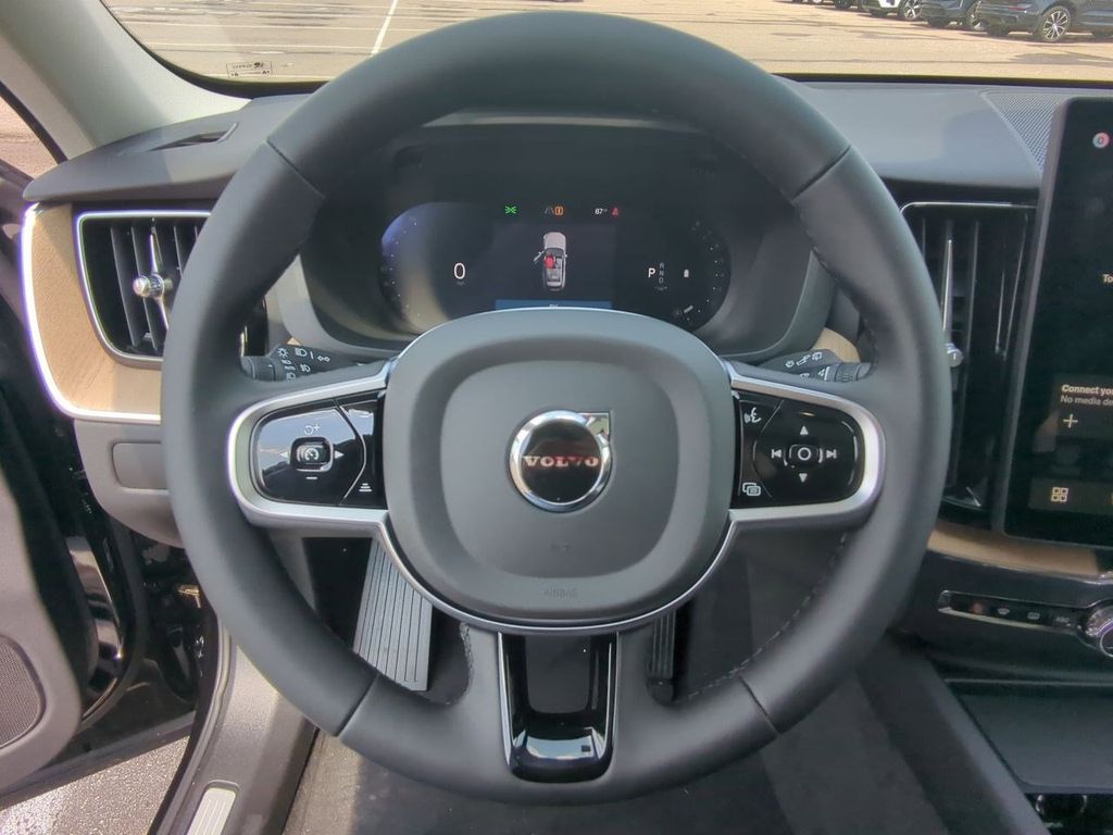 Thumbnail: 2026 Volvo XC60 - 13