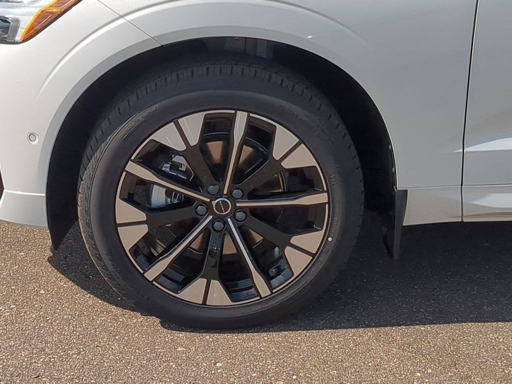 Thumbnail: 2026 Volvo XC60 - 7