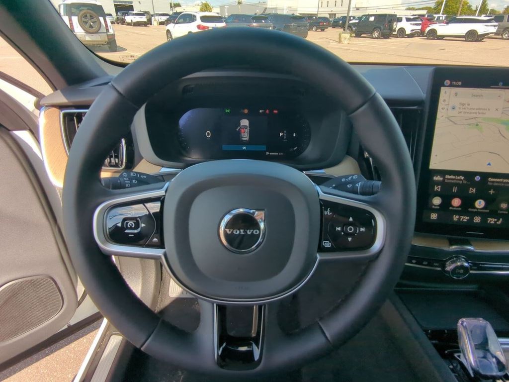 Thumbnail: 2026 Volvo XC60 - 12