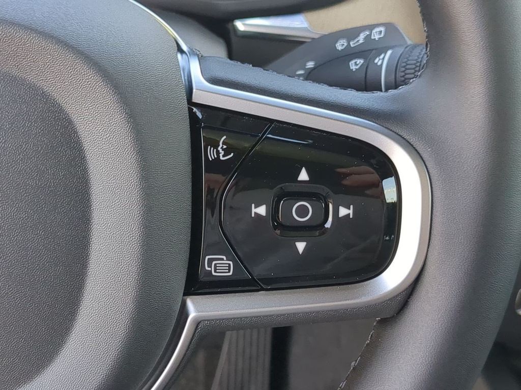 Thumbnail: 2026 Volvo XC60 - 26