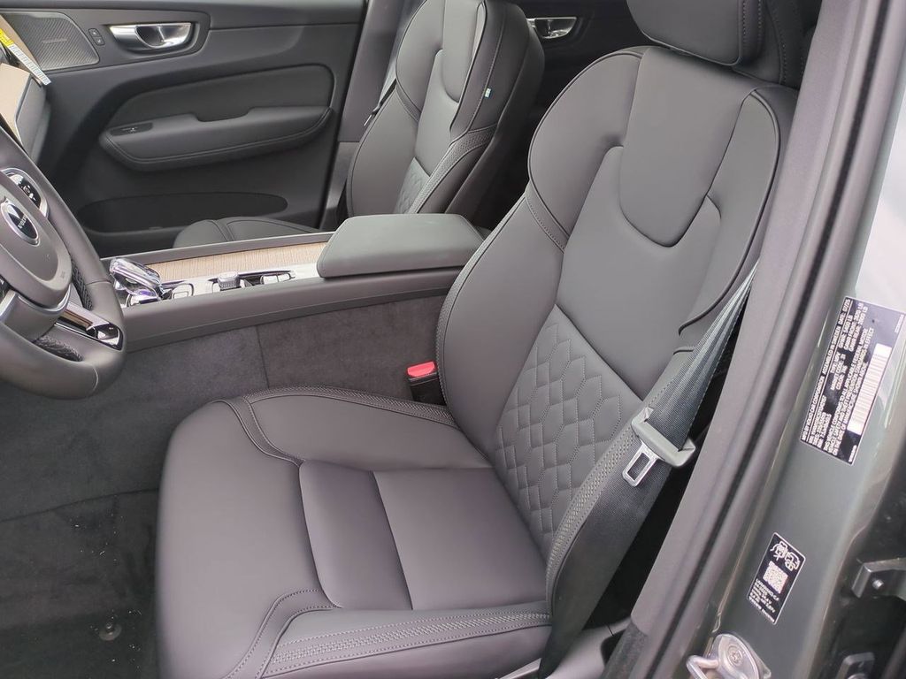 Thumbnail: 2026 Volvo XC60 - 10