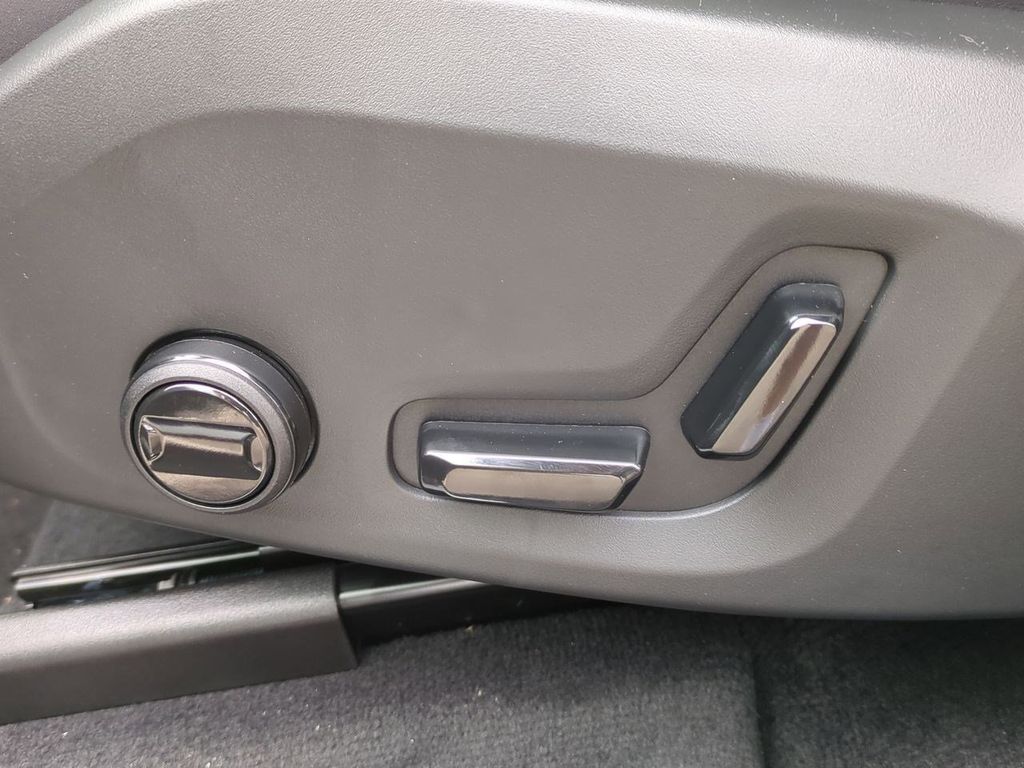 Thumbnail: 2026 Volvo XC60 - 24