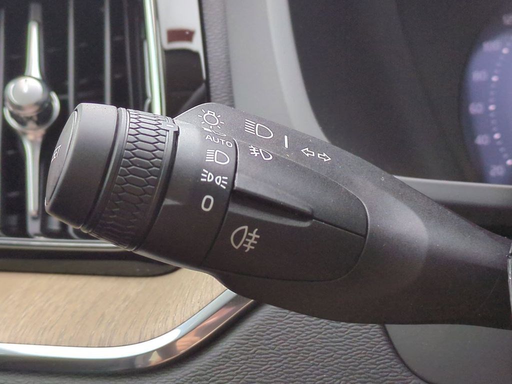 Thumbnail: 2026 Volvo XC60 - 15