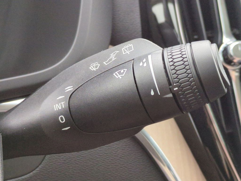 Thumbnail: 2026 Volvo XC60 - 31