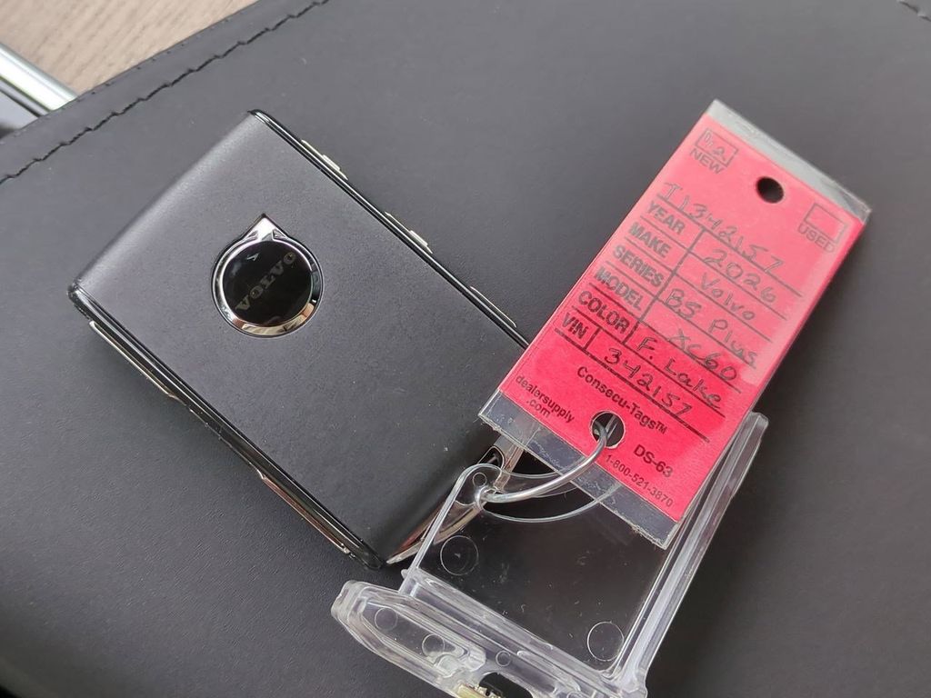 Thumbnail: 2026 Volvo XC60 - 17