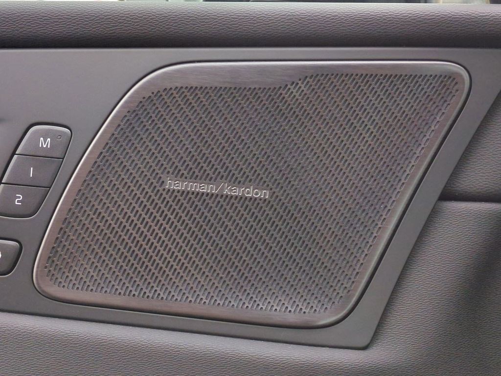 Thumbnail: 2026 Volvo XC60 - 33