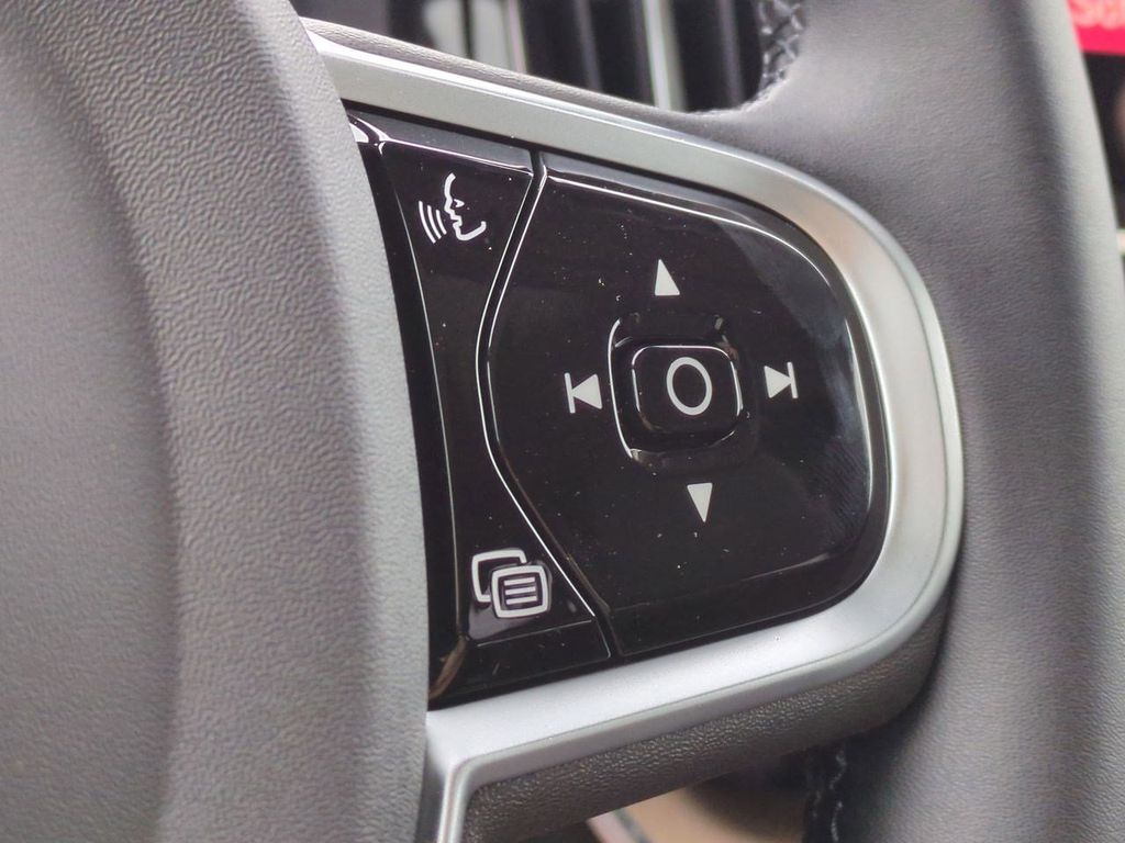 Thumbnail: 2026 Volvo XC60 - 30