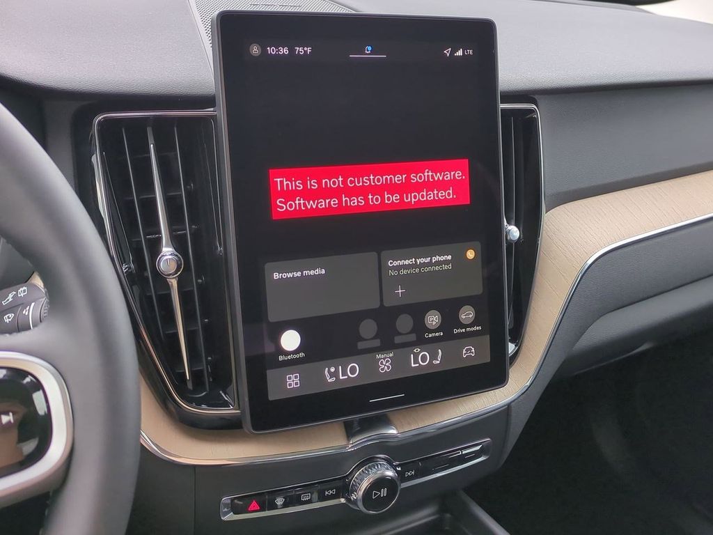 Thumbnail: 2026 Volvo XC60 - 14