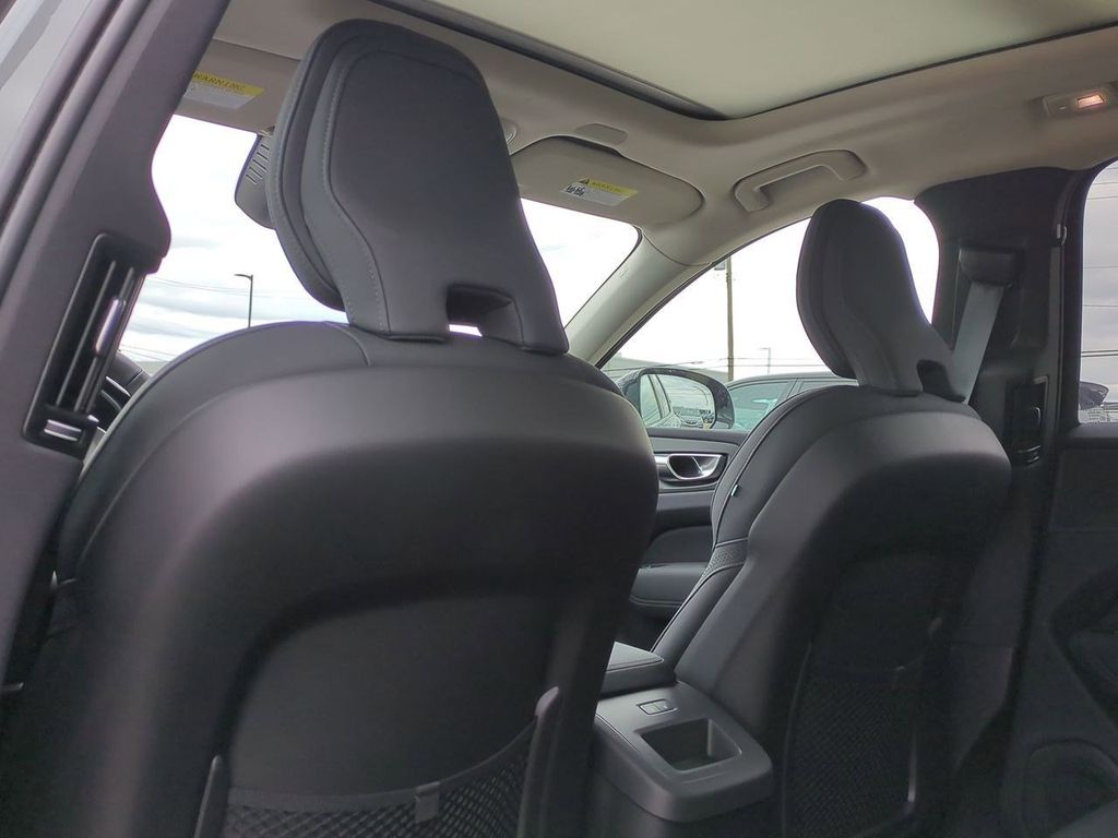 Thumbnail: 2026 Volvo XC60 - 11