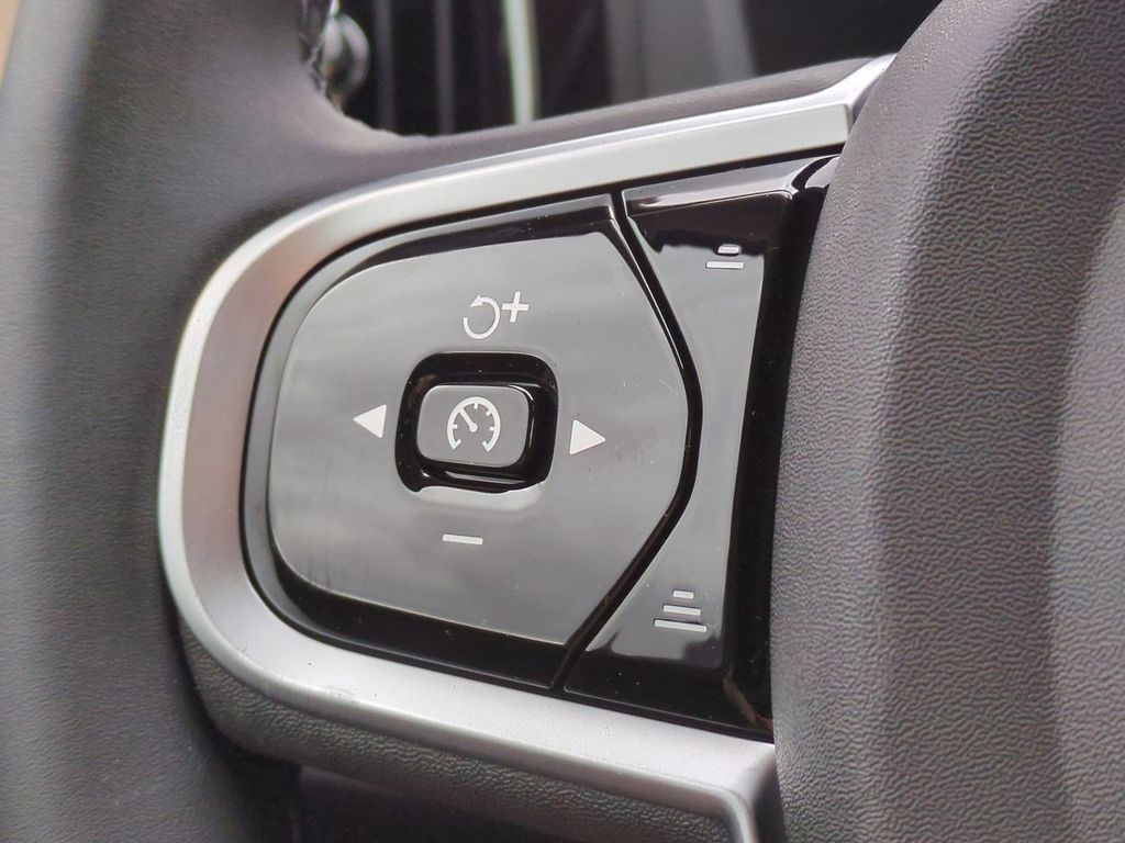 Thumbnail: 2026 Volvo XC60 - 29