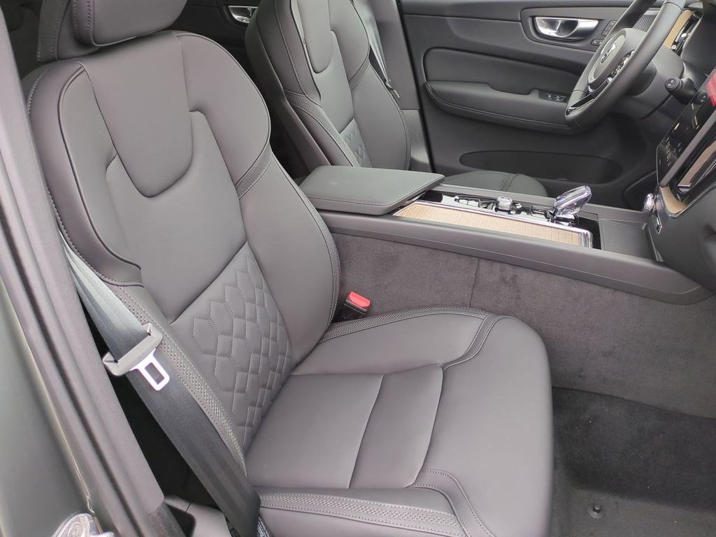 Thumbnail: 2026 Volvo XC60 - 28