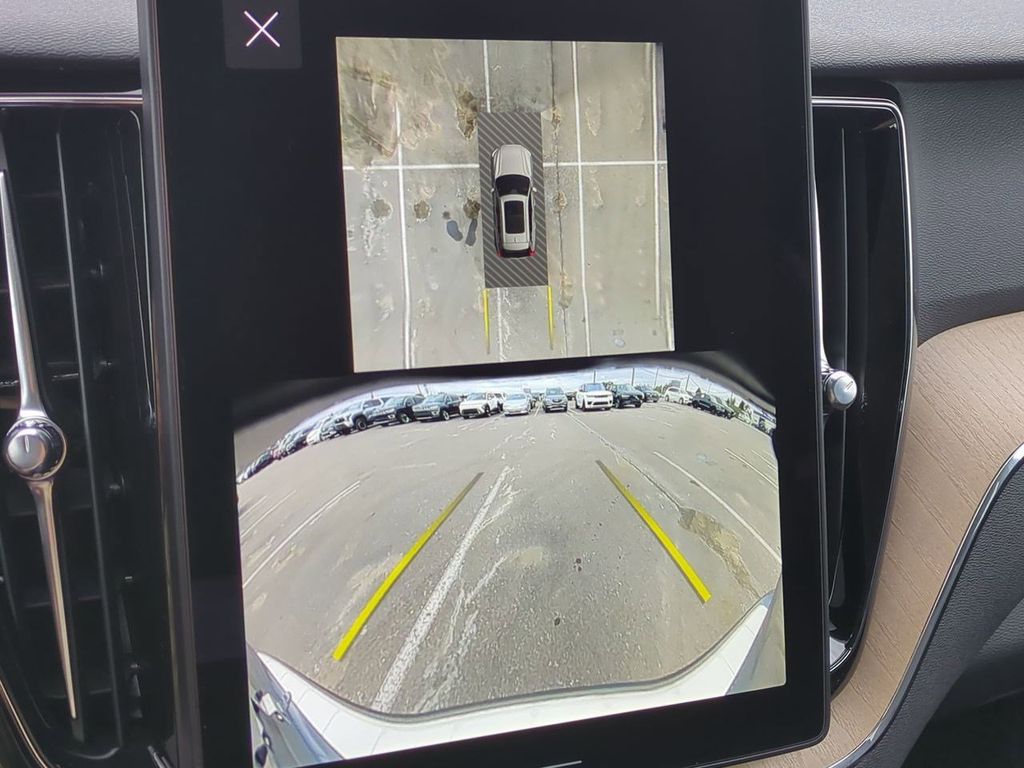 Thumbnail: 2026 Volvo XC60 - 32