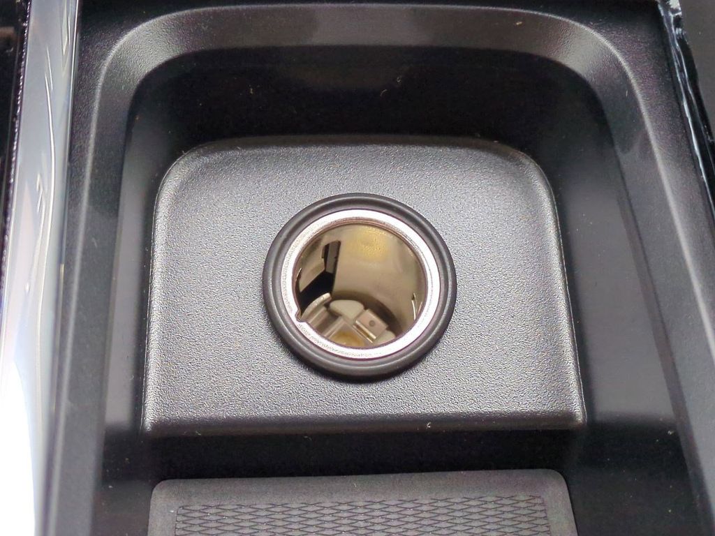 Thumbnail: 2026 Volvo XC60 - 34