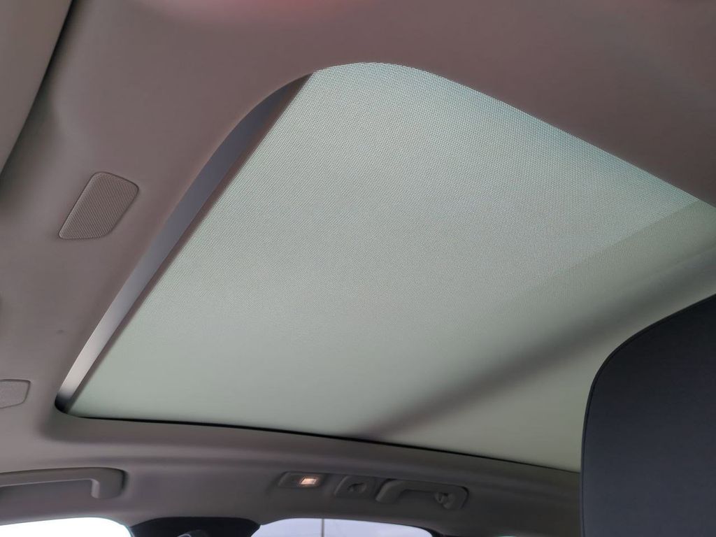 Thumbnail: 2026 Volvo XC60 - 25