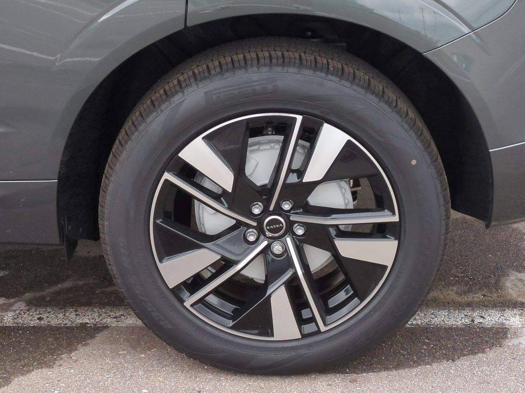 Thumbnail: 2026 Volvo XC60 - 8