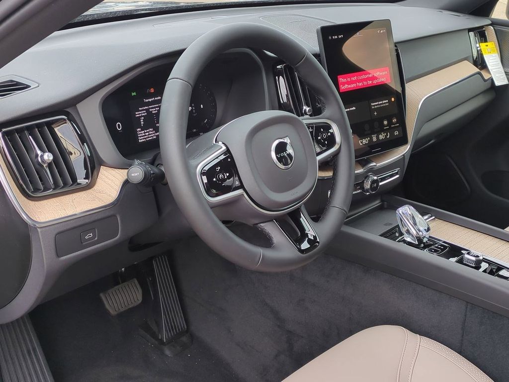 2026 Volvo XC60 Plus