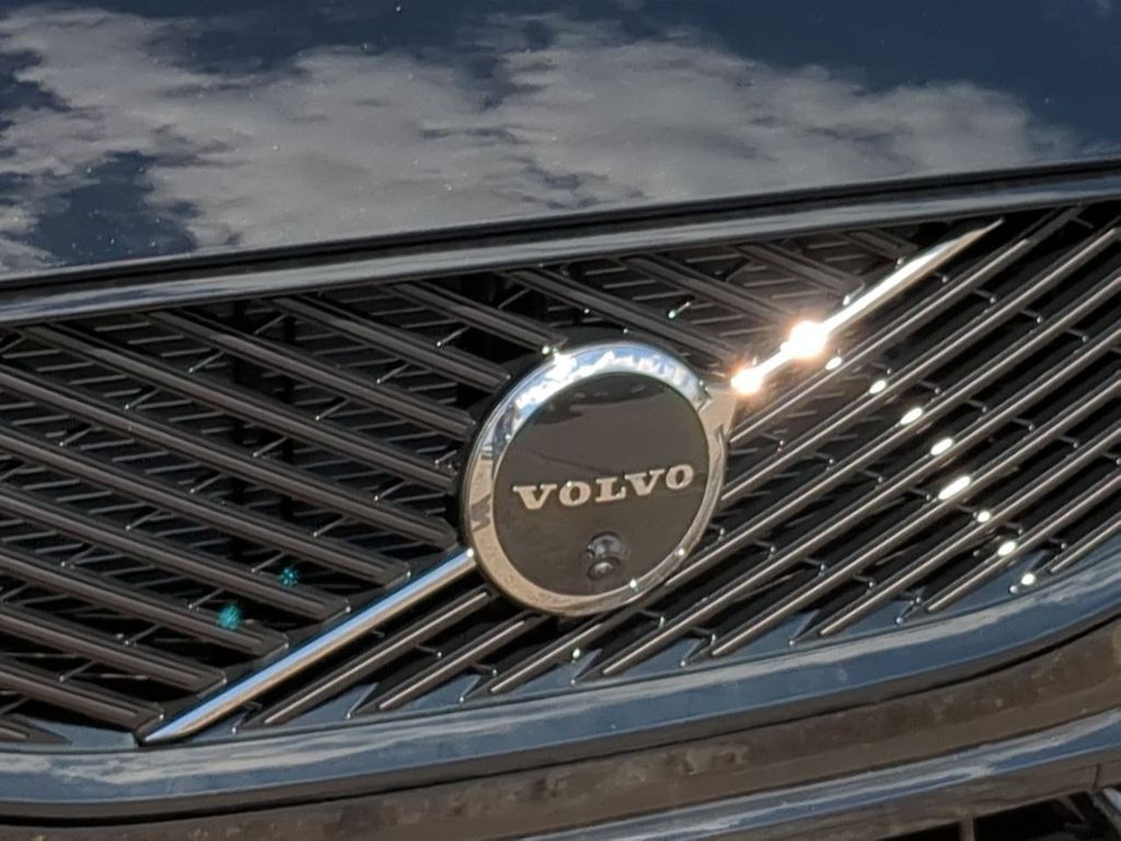 Thumbnail: 2026 Volvo XC60 - 7