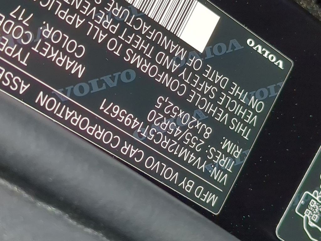 Thumbnail: 2026 Volvo XC60 - 32