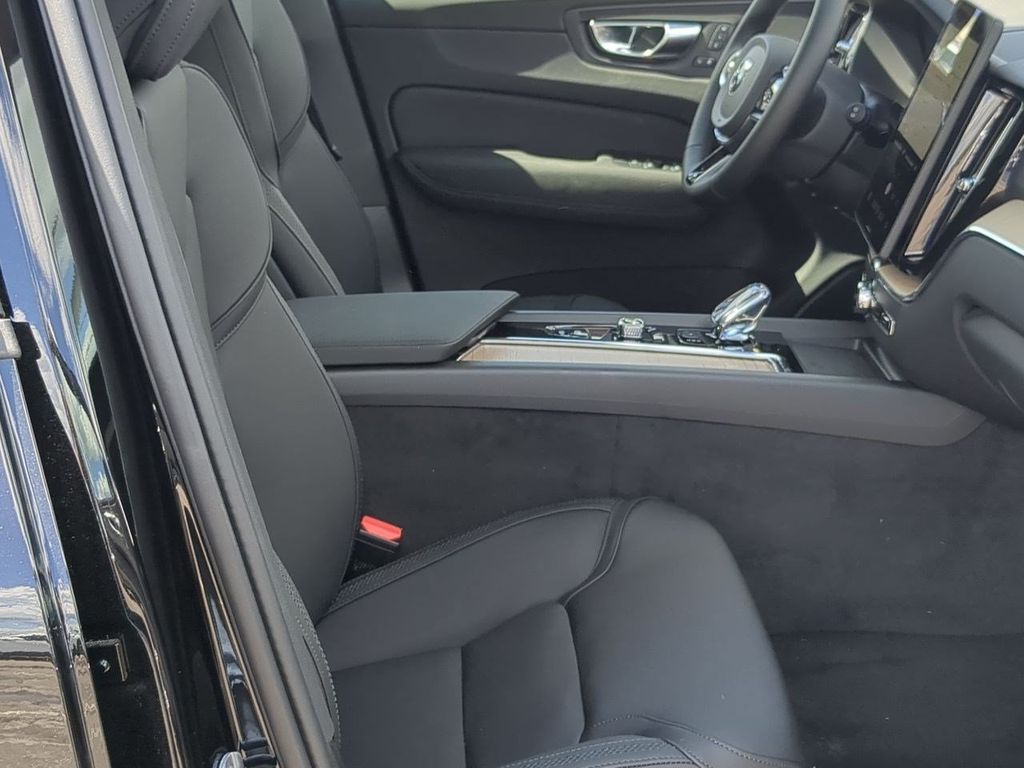 Thumbnail: 2026 Volvo XC60 - 11